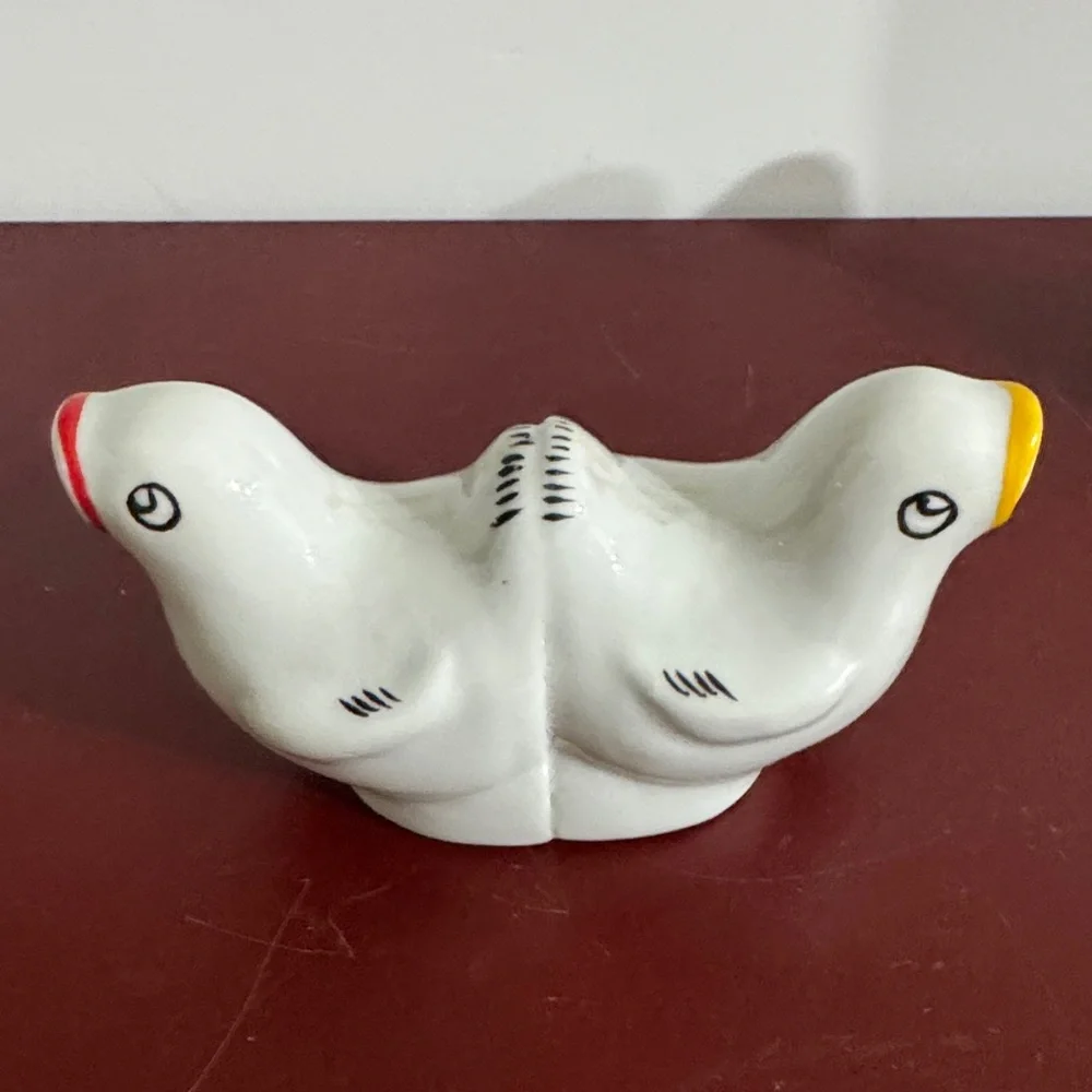 Ceramic Chicken/Bird  one piece Salt and Pepper Shakers